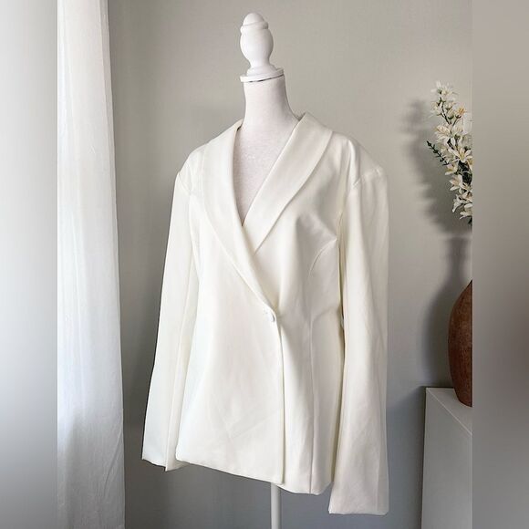 Lavish Alice Jackets & Blazers - NWT Lavish Alice Ivory Blazer